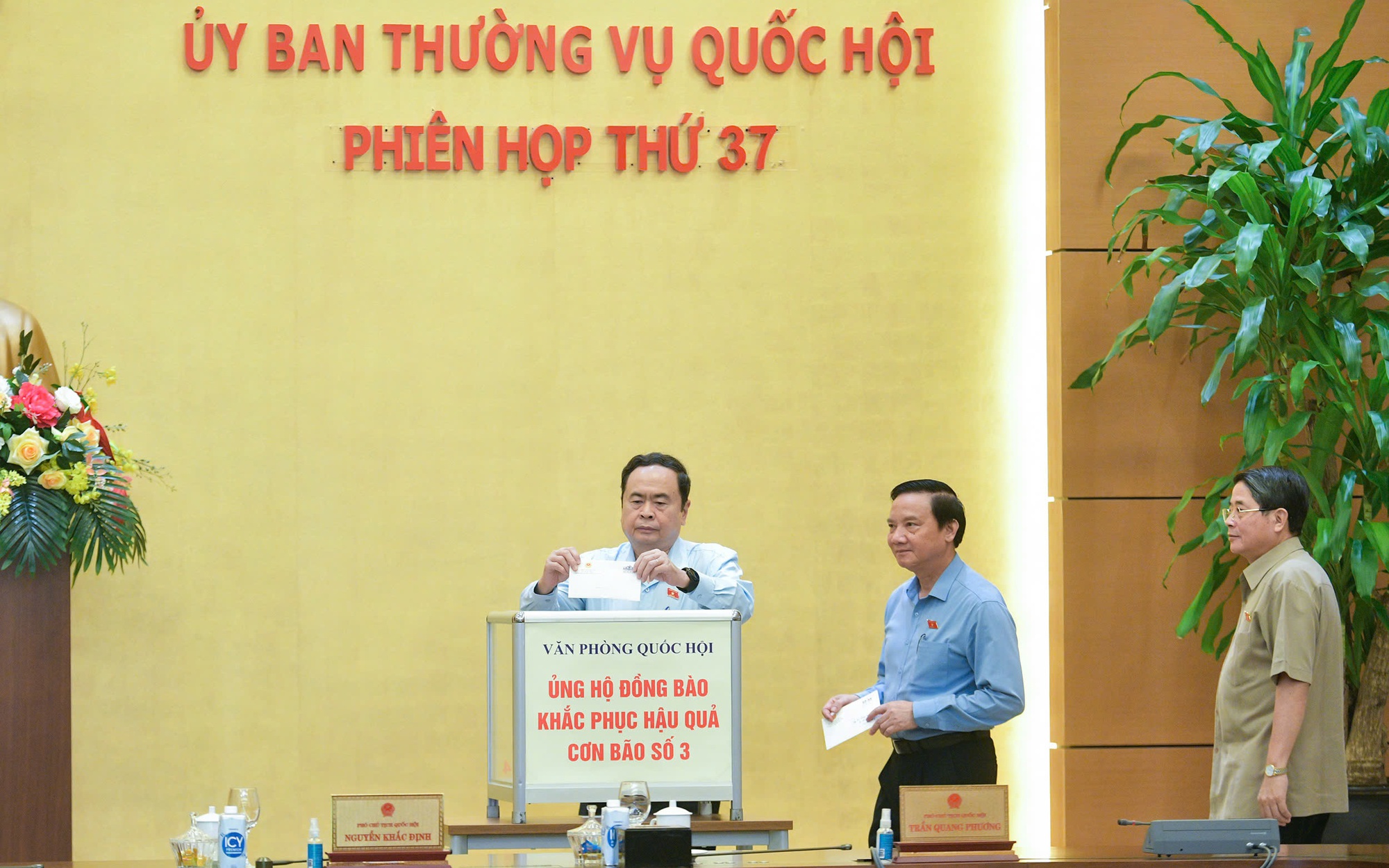 Ủy ban Thường vụ Quốc hội quyên góp, ủng hộ đồng bào khắc phục hậu quả bão số 3