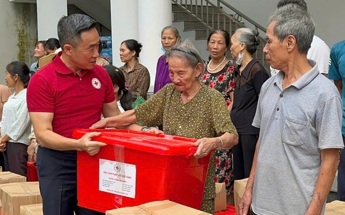 Hỗ trợ 8,1 tỷ đồng tiền và hàng giúp các tỉnh phía Bắc khắc phục hậu quả bão lũ