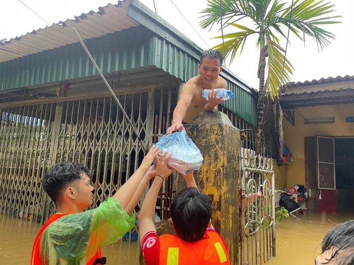 Hỗ trợ 8,1 tỷ đồng tiền và hàng giúp các tỉnh phía Bắc khắc phục hậu quả bão lũ- Ảnh 2.