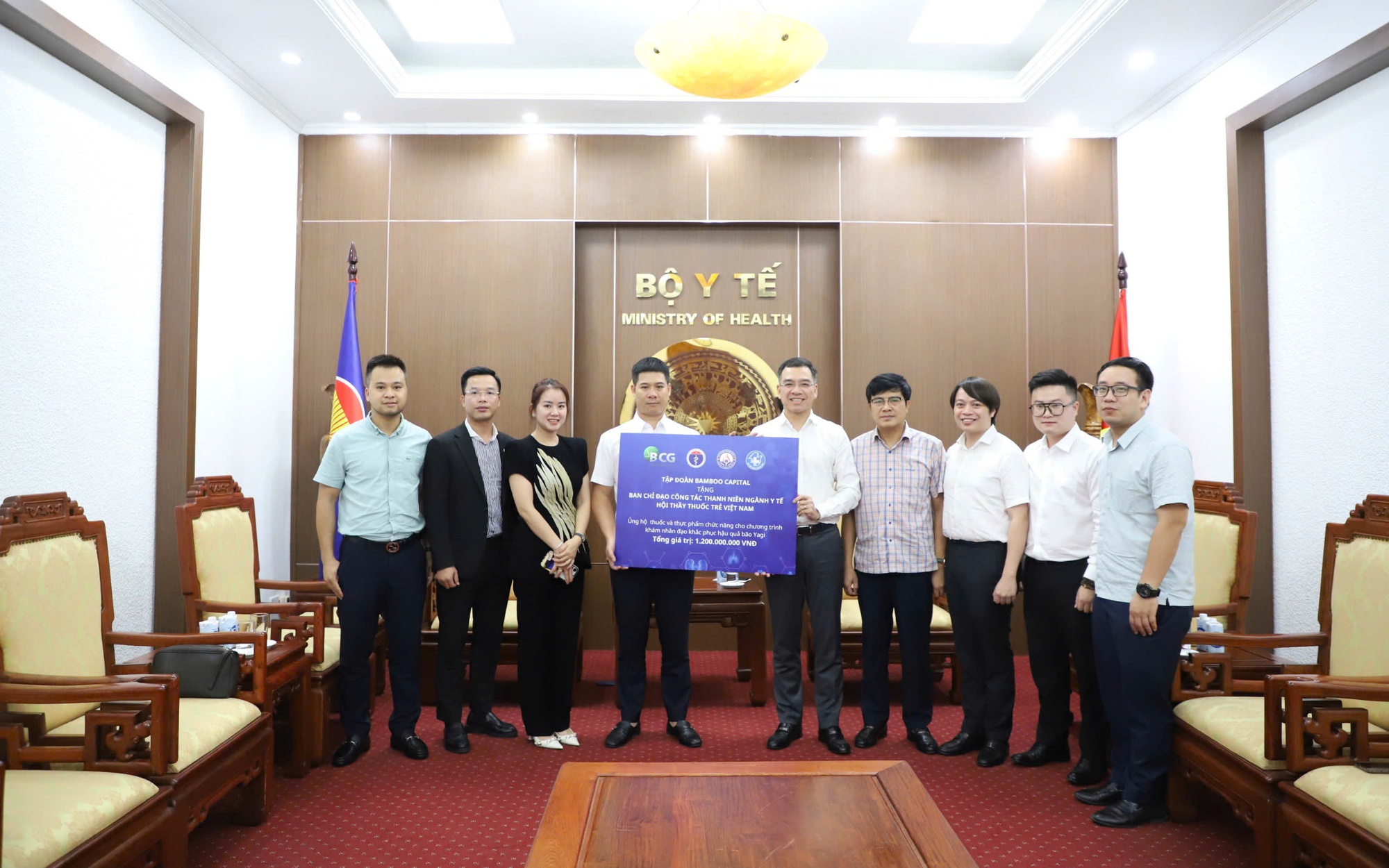Ban chỉ đạo công tác thanh niên ngành Y tế, Hội Thầy thuốc trẻ tiếp nhận hỗ trợ khắc phục hậu quả mưa bão