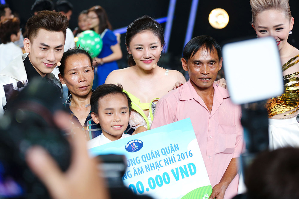 Quán quân Vietnam Idol Kids Hồ Văn Cường: Quá khứ ồn ào, giờ hát show nào là 'cháy vé'- Ảnh 4.