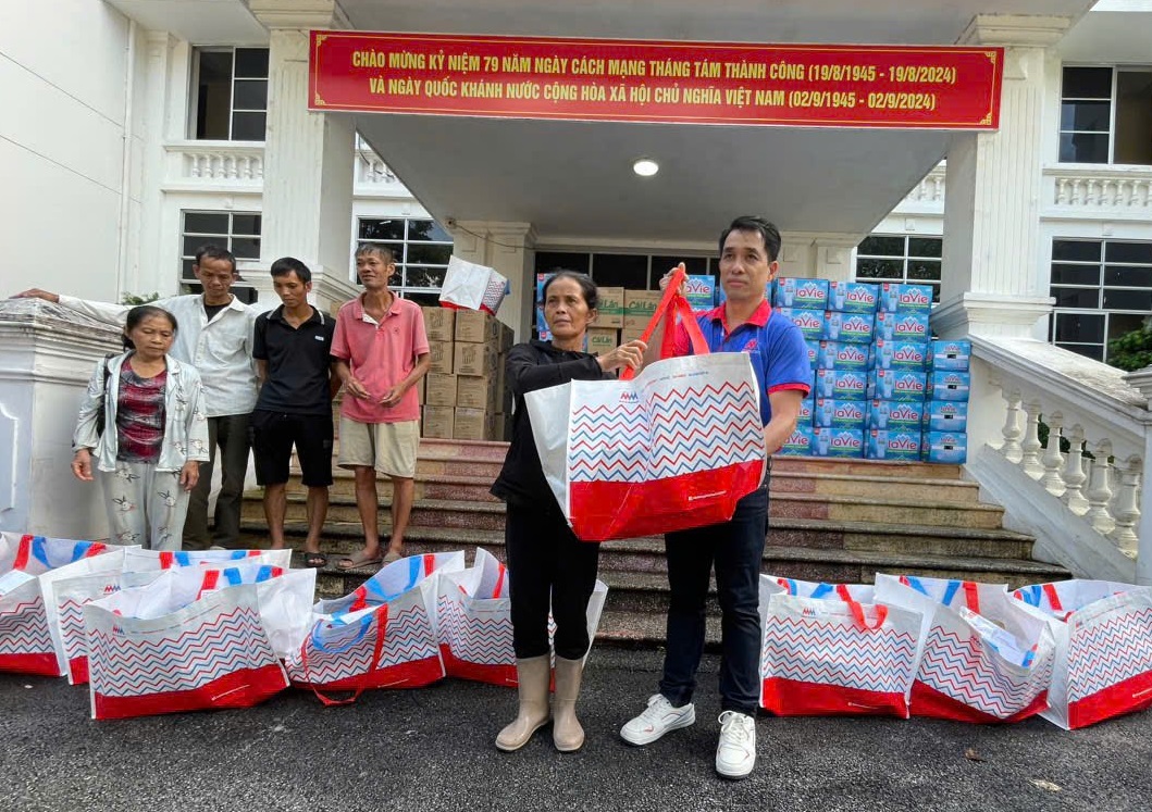 Siêu thị bán hàng không lợi nhuận nhằm chia sẻ khó khăn với người dân vùng lũ phía Bắc- Ảnh 4.