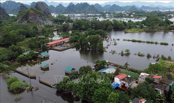 Nước vẫn ngập sâu, đời sống người dân nhiều nơi ở Mỹ Đức (Hà Nội) gặp khó khăn- Ảnh 10.