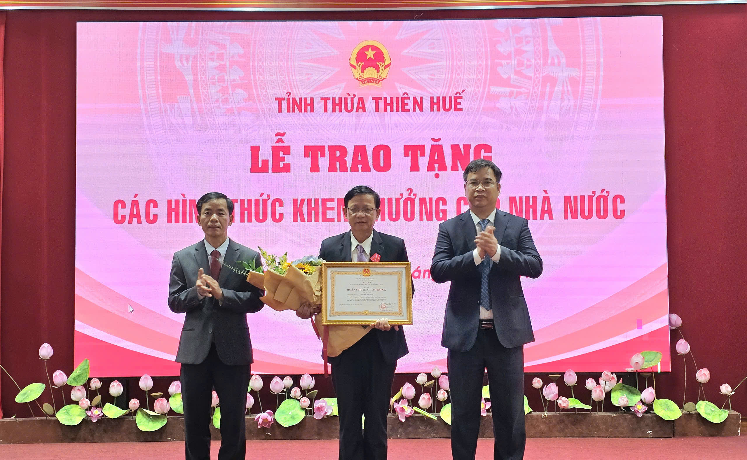 Hai giáo sư ngành y được vinh danh công dân tiêu biểu tỉnh Thừa Thiên Huế- Ảnh 4.