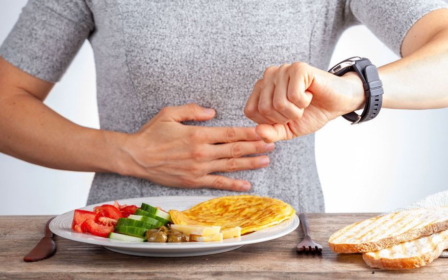 Nhịn ăn chỉ uống nước có giúp giảm cân và thải độc cơ thể?- Ảnh 2. Nhịn ăn chỉ uống nước có giúp giảm cân và thải độc cơ thể?- Ảnh 2.