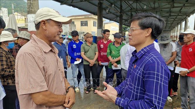 Thăm hỏi, động viên 11 ngư dân trên tàu cá bị chìm do va chạm với tàu hàng- Ảnh 1.