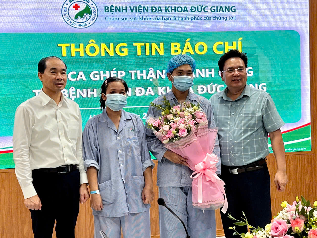 Nam thanh niên hồi sinh sau ca ghép thận xúc động nói lời cảm ơn mẹ và y bác sĩ...- Ảnh 3.