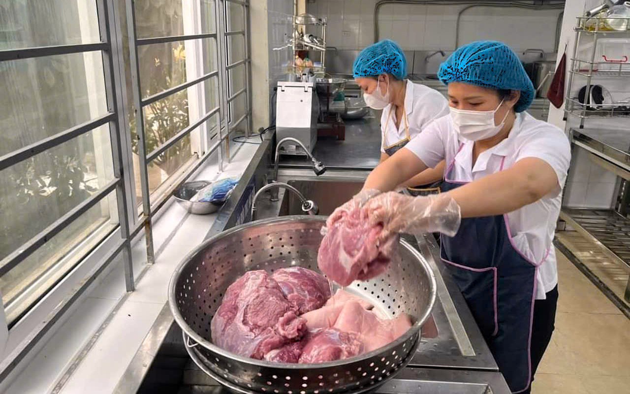 Tăng vai trò giám sát của phụ huynh với bữa ăn bán trú