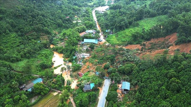 Vụ sạt lở nghiêm trọng tại Hà Giang: Phân luồng giao thông trên tuyến Quốc lộ 2- Ảnh 1.