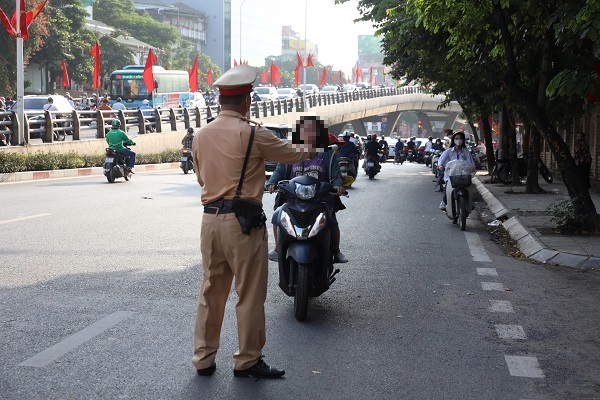 Xử lý nhiều vi phạm giao thông liên quan đến học sinh ngay thềm năm học mới- Ảnh 4.