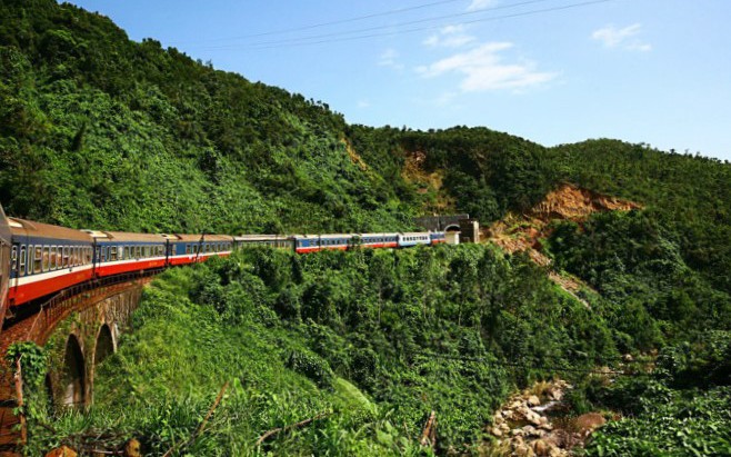 Ngành đường sắt không bố trí tàu chạy xuyên tâm bão