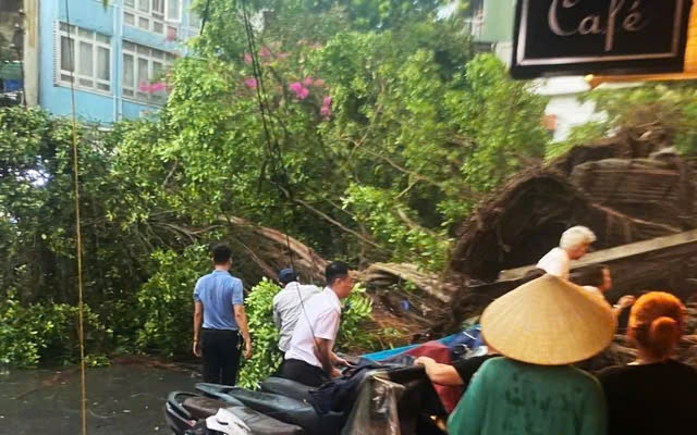 Hà Nội yêu cầu cưỡng chế di dời, không để người dân ở khu vực nguy hiểm khi bão đổ bộ