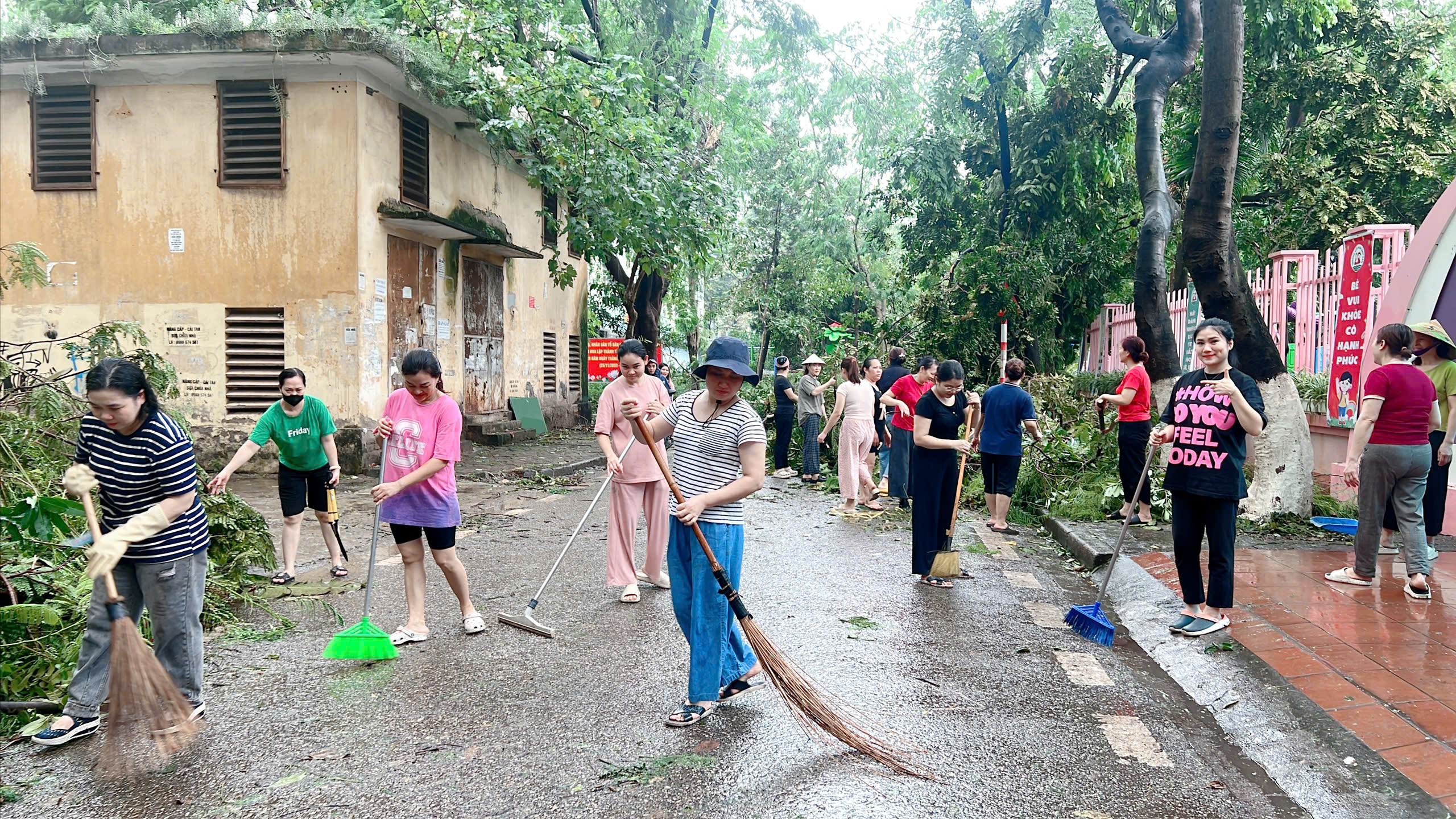 Trường học ở Hà Nội gấp rút khắc phục hậu quả do bão số 3- Ảnh 5.