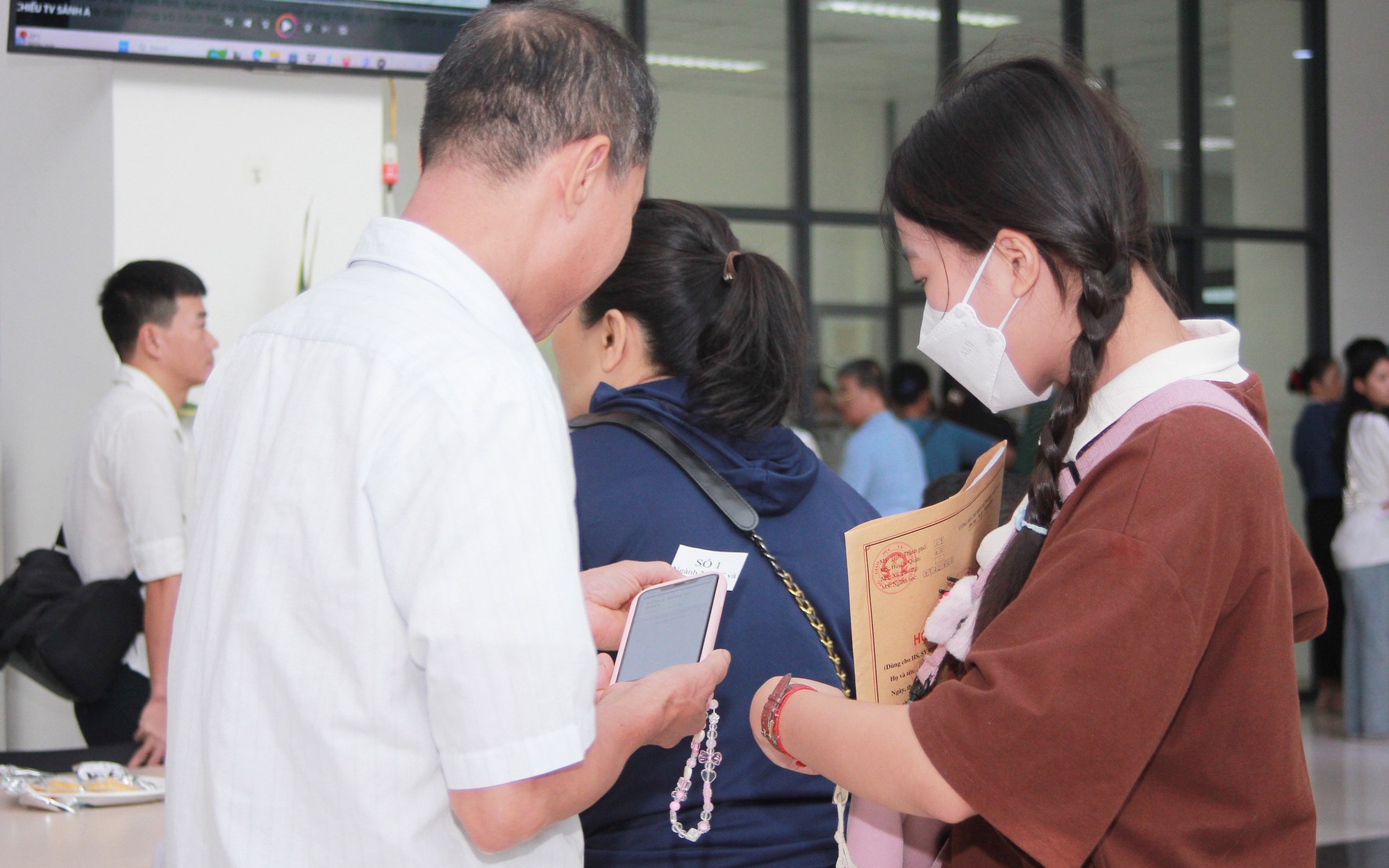 Loạt trường đại học tiếp tục cho sinh viên nghỉ học, thông báo "thượng khẩn" sau bão số 3