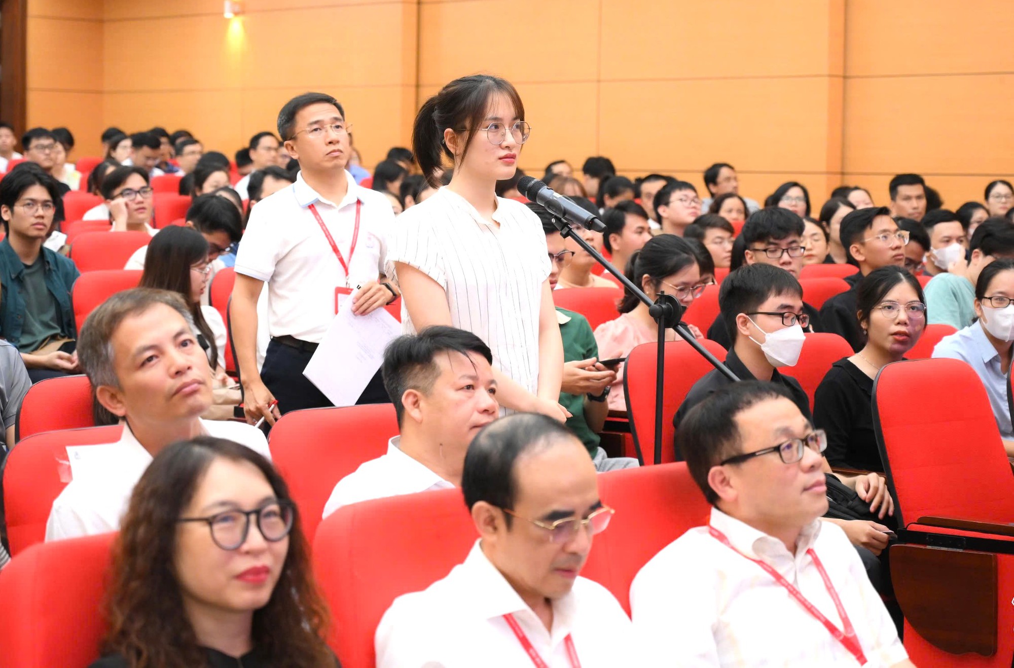 Nhiều đề xuất mới về đào tạo bác sĩ nội trú, bác sĩ chuyên khoa - Ảnh 2.