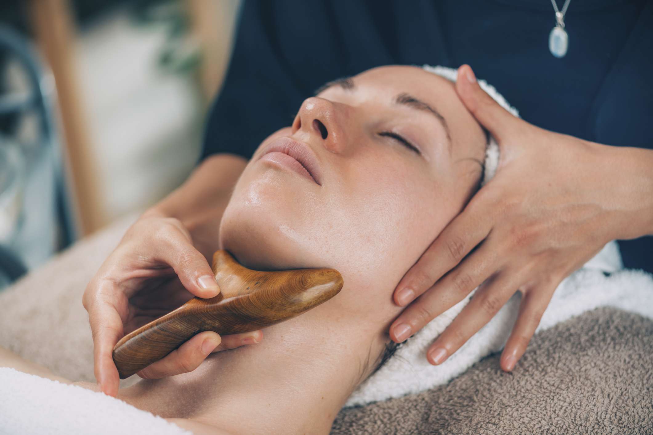 7 lợi ích của việc massage dẫn lưu hệ bạch huyết hàng ngày trên khuôn mặt- Ảnh 1.