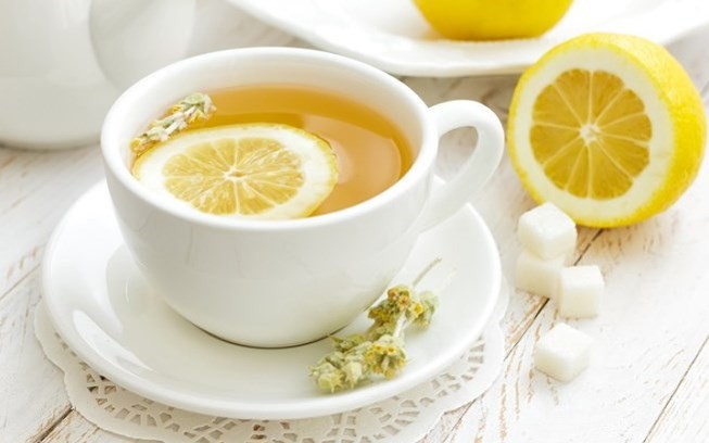 Uống nước chanh nóng có lợi gì khi bị cảm lạnh, ho?