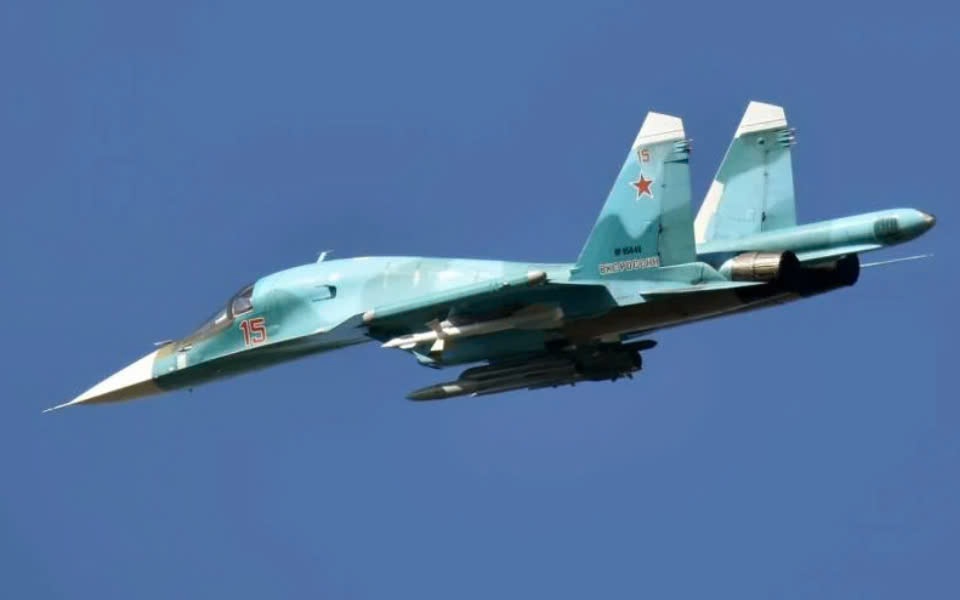 Su-34 và Su-35 Nga dùng bom &quot;cơn ác mộng&quot; tấn công Ukraine ở Kursk