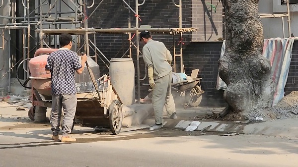 Ngột ngạt vì bụi từ công trường xây dựng trường mầm non và tiểu học Phương Liên- Ảnh 7.