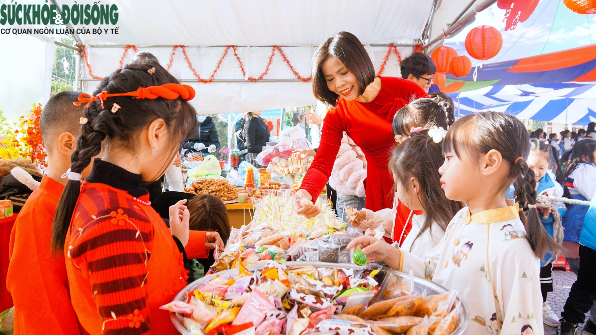 Hải Phòng: Thầy trò nô nức trải nghiệm chợ Tết trước kỳ nghỉ lễ- Ảnh 9.