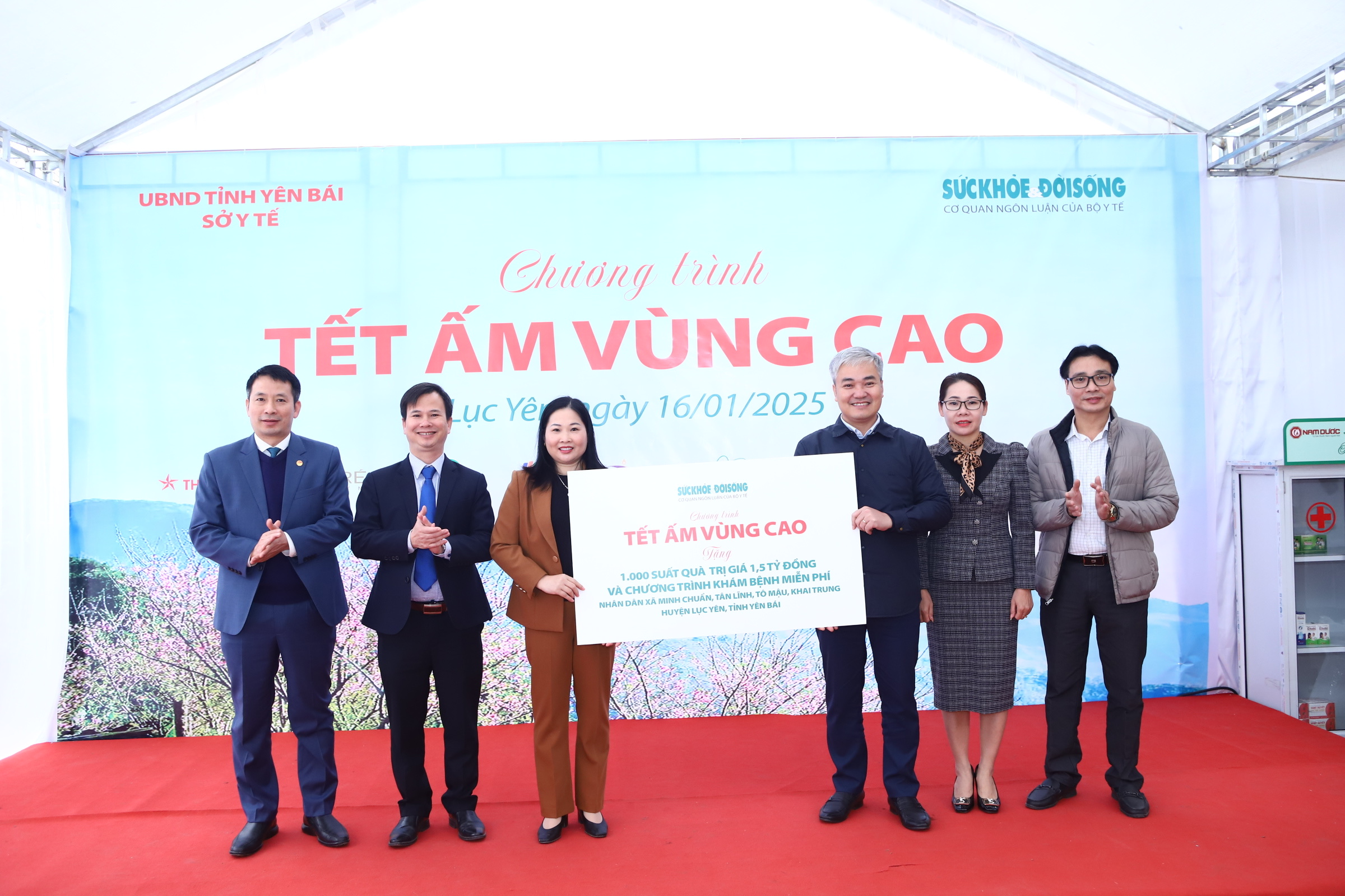 ‘Tết ấm vùng cao’ 2025 của Báo Sức khỏe và Đời sống: Khám, cấp thuốc và tặng 1.000 suất quà cho người dân huyện Lục Yên, Yên Bái- Ảnh 1.