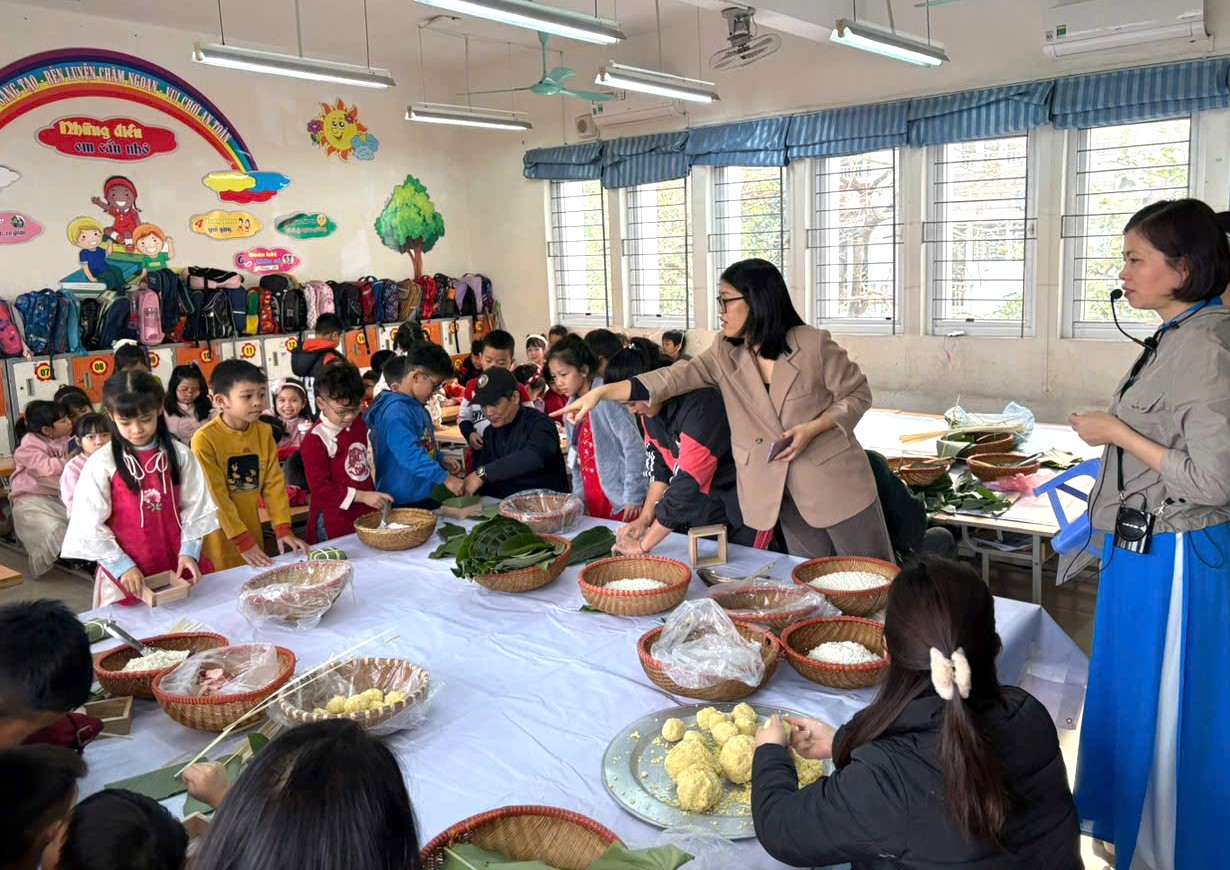 Học sinh hào hứng trải nghiệm không khí Tết cổ truyền tại trường học- Ảnh 3.