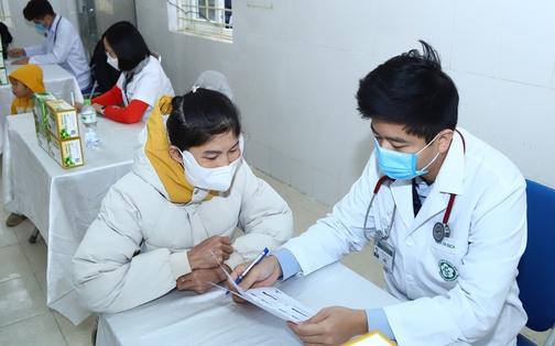 Khám bệnh miễn phí, mang Tết sớm đến người dân vùng cao Nghệ An- Ảnh 5.