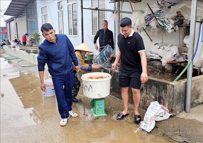 Làng Thủy Trầm 'đỏ rực' đón Tết ông Công, ông Táo- Ảnh 9.