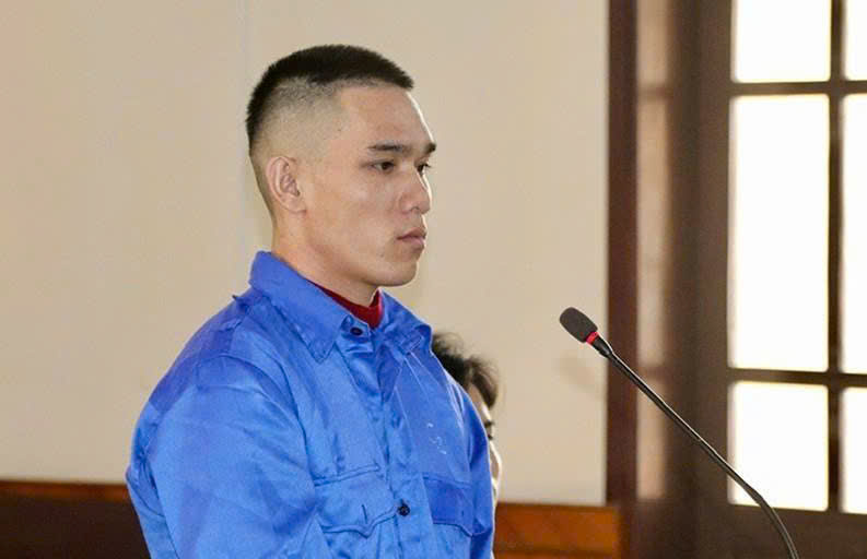 Sùng A Sếnh tại phiên tòa.