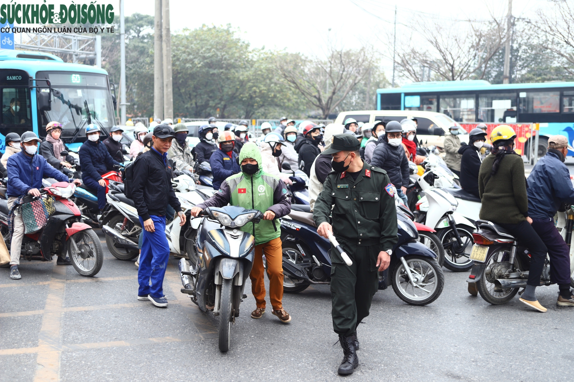 Từ không đội mũ bảo hiểm, nữ tài xế bất ngờ khi bị tạm giữ phương tiện- Ảnh 2.