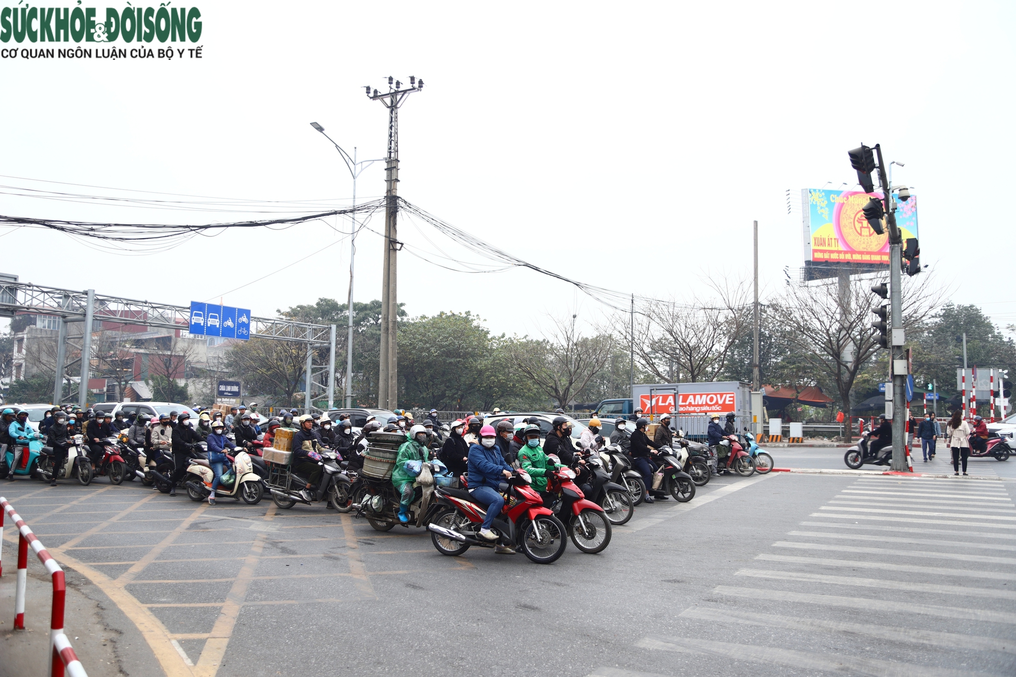 Từ không đội mũ bảo hiểm, nữ tài xế bất ngờ khi bị tạm giữ phương tiện- Ảnh 15.