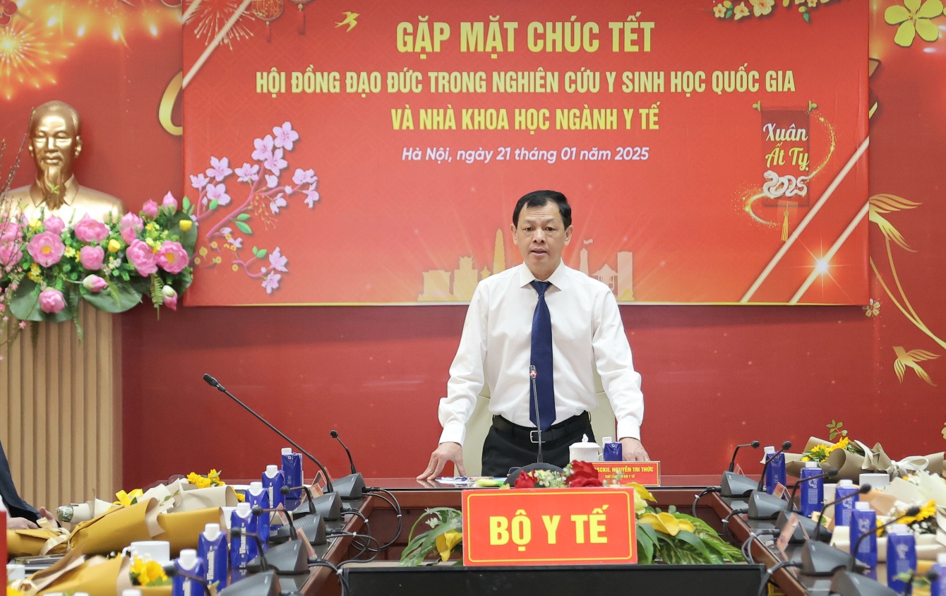 Thứ trưởng Nguyễn Tri Thức gặp mặt, chúc Tết Hội đồng Đạo đức trong nghiên cứu y sinh học Quốc gia khu vực phía Bắc- Ảnh 1.