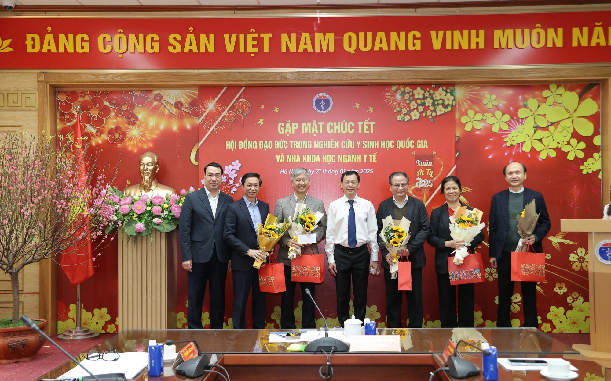 Thứ trưởng Nguyễn Tri Thức gặp mặt, chúc Tết Hội đồng Đạo đức trong nghiên cứu y sinh học Quốc gia khu vực phía Bắc