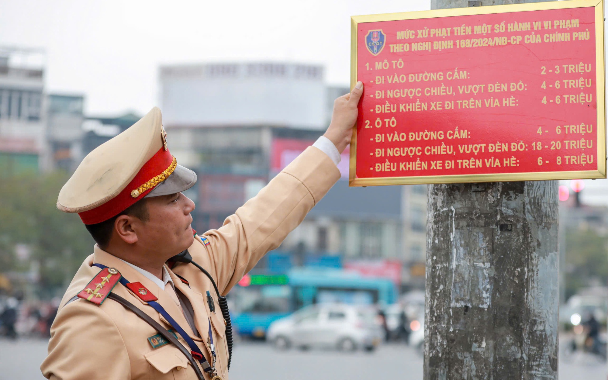 Hà Nội công khai mức phạt vi phạm giao thông theo Nghị định 168 bằng biển báo tại nhiều tuyến phố