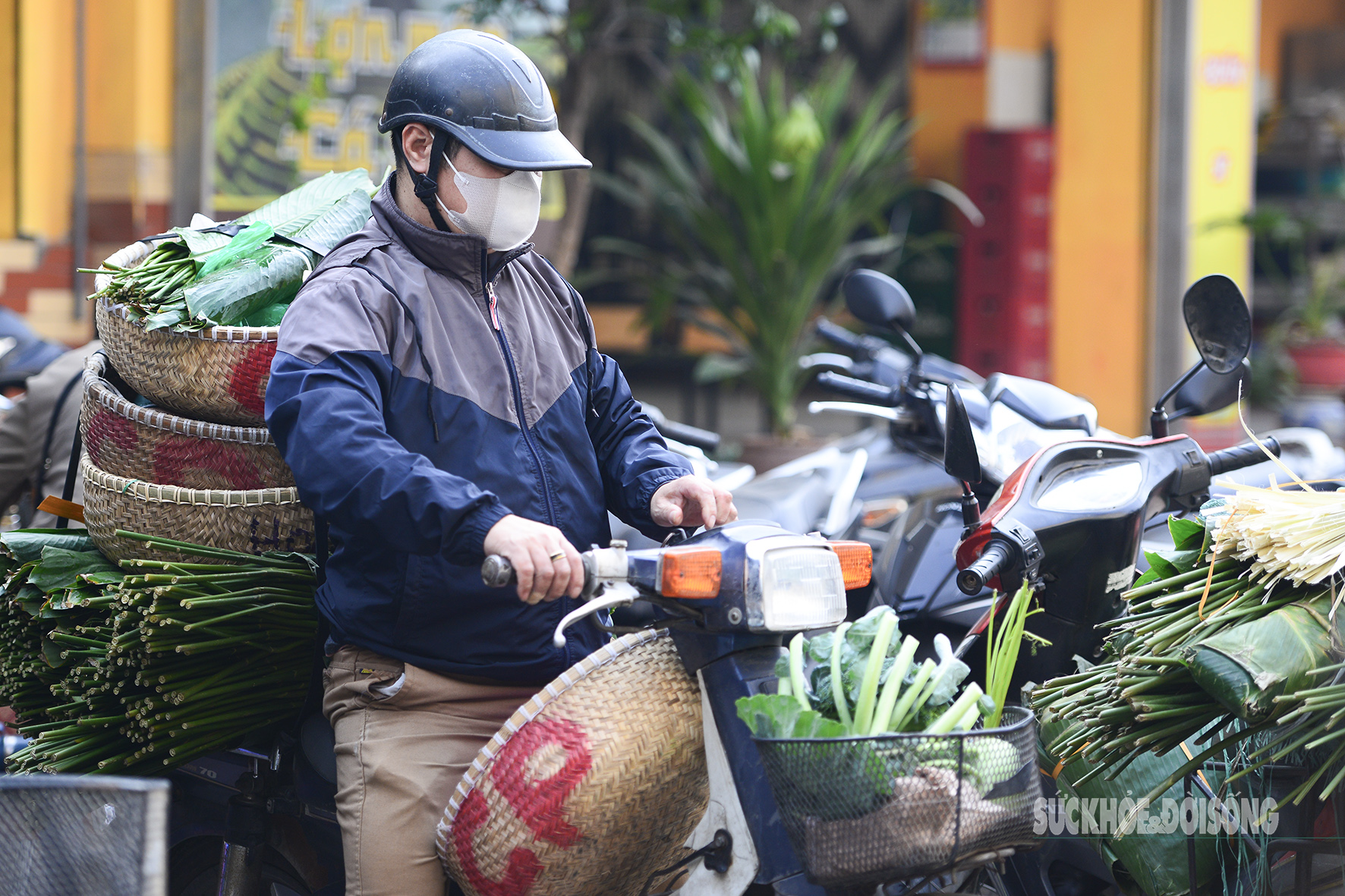 Chợ lá dong lâu đời nhất Thủ đô nhộn nhịp ngày cận Tết- Ảnh 11.