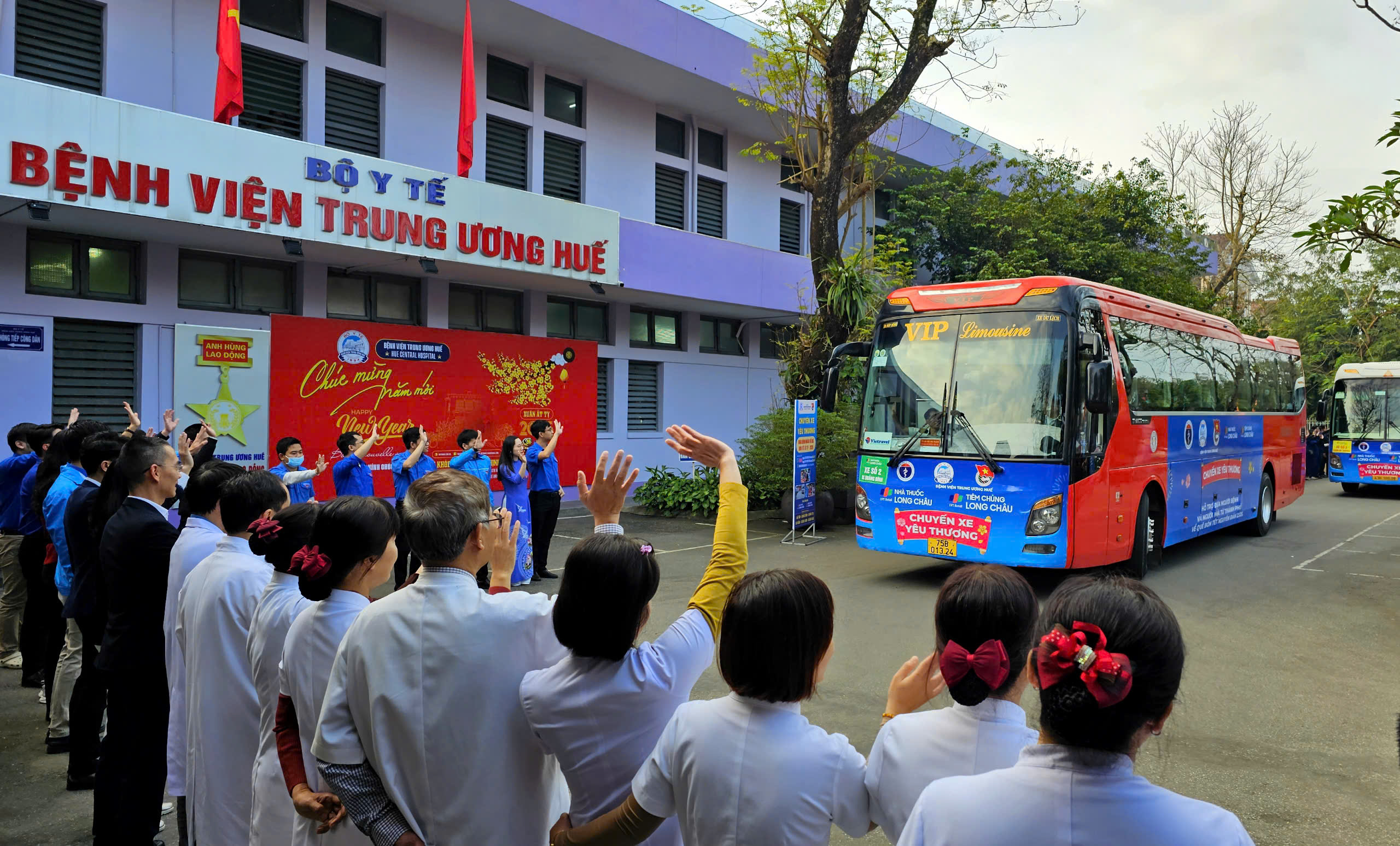 Bệnh nhân xúc động khi được về quê đón Tết trên những chuyến xe 0 đồng chở đầy yêu thương- Ảnh 10.