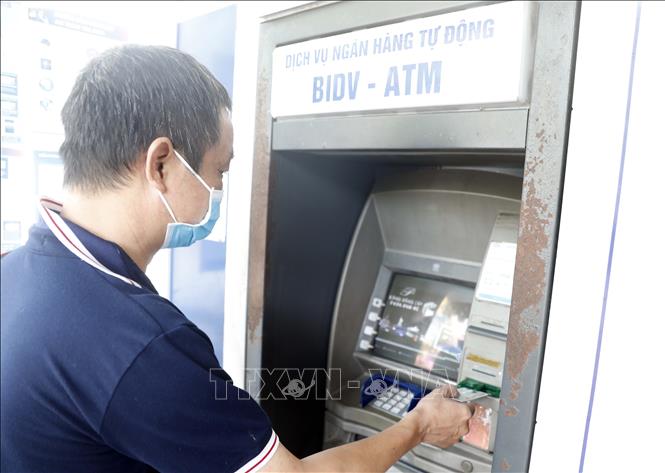 TP Hồ Chí Minh: Không còn cảnh xếp hàng chờ rút tiền mặt ở các trụ ATM- Ảnh 1.