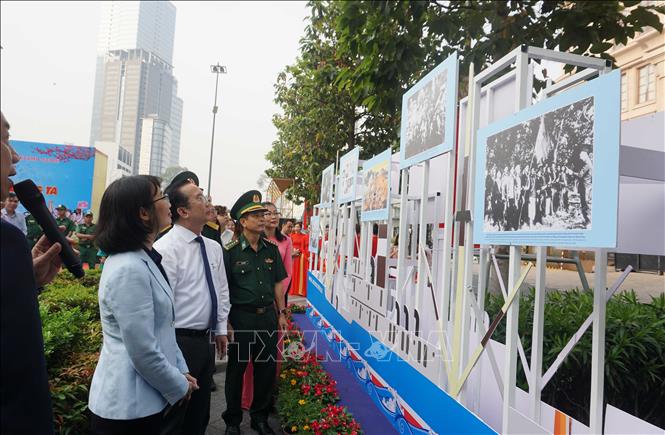 95 năm Ngày thành lập Đảng: Triển lãm ảnh '95 năm - Tự hào Đảng ta'- Ảnh 2.