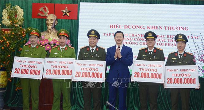 Vụ lừa đảo chiếm đoạt tài sản xuyên biên giới: Khen thưởng lực lượng lập chiến công xuất sắc- Ảnh 2.