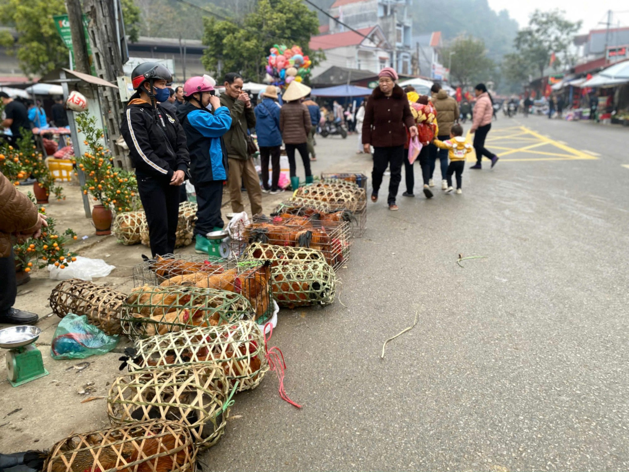 Độc đáo chợ phiên những ngày cuối năm ở Bắc Kạn- Ảnh 6.