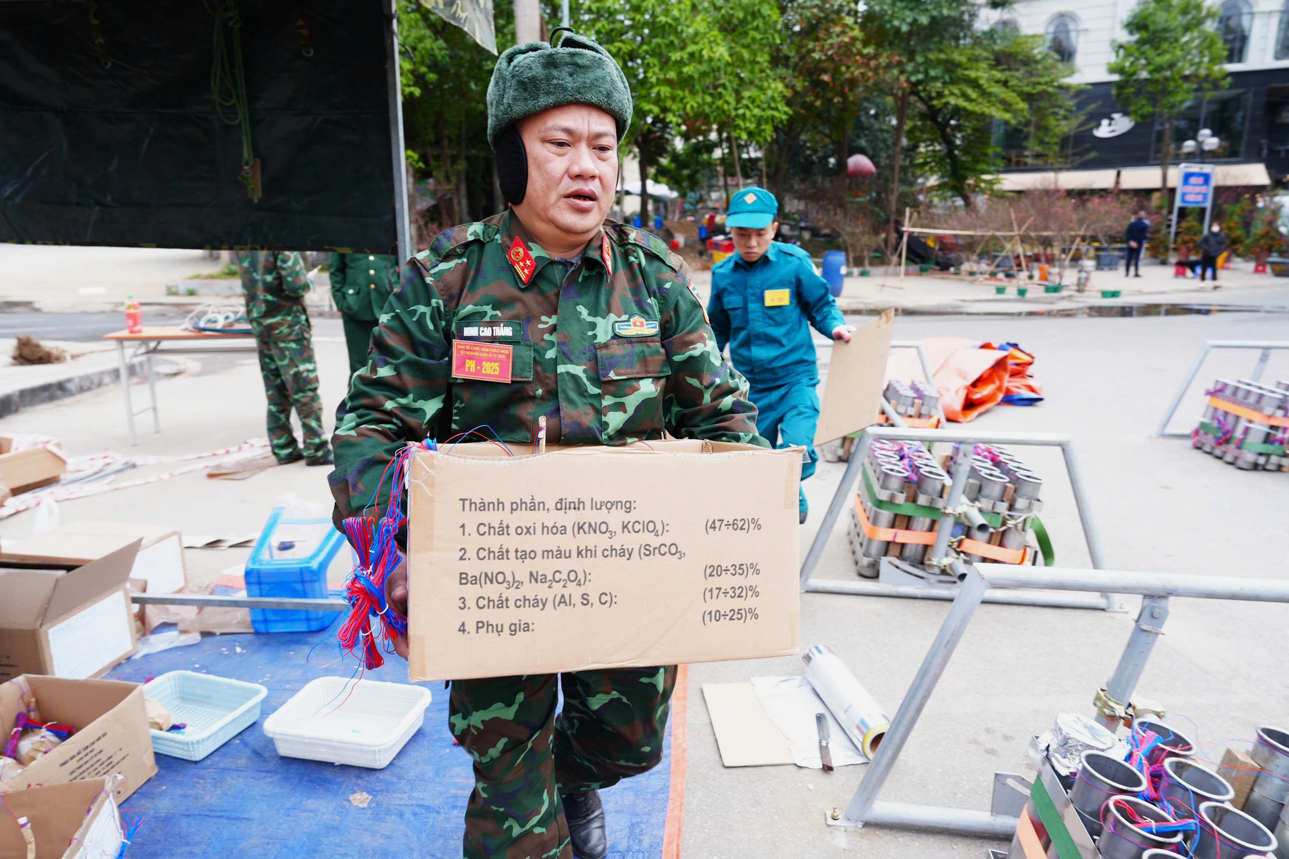 Các trận địa pháo hoa tại Hà Nội đã sẵn sàng khai hỏa trong đêm giao thừa- Ảnh 6.