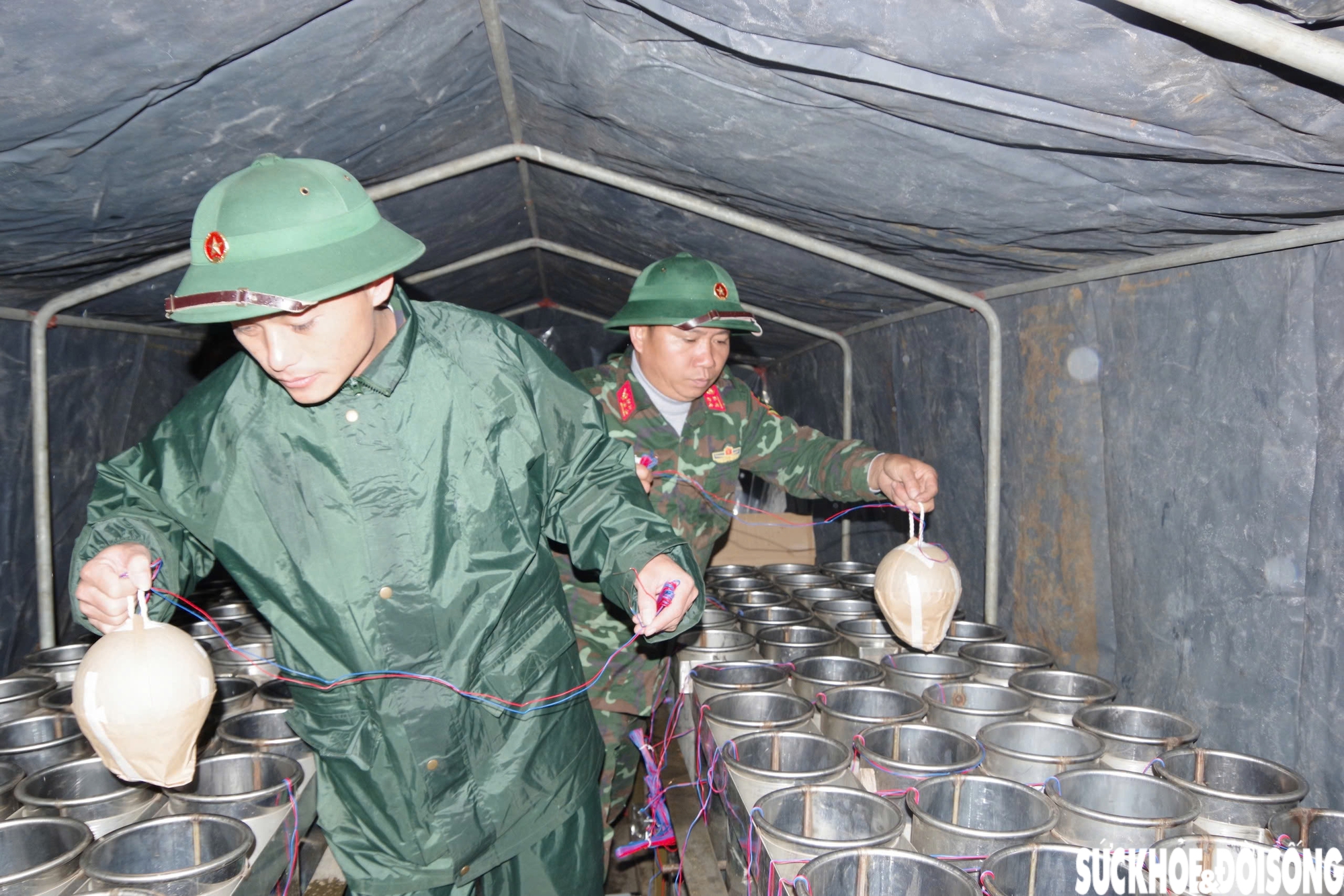 Bên trong trận địa pháo hoa sẵn sàng khai hoả đêm giao thừa ở Huế- Ảnh 2.