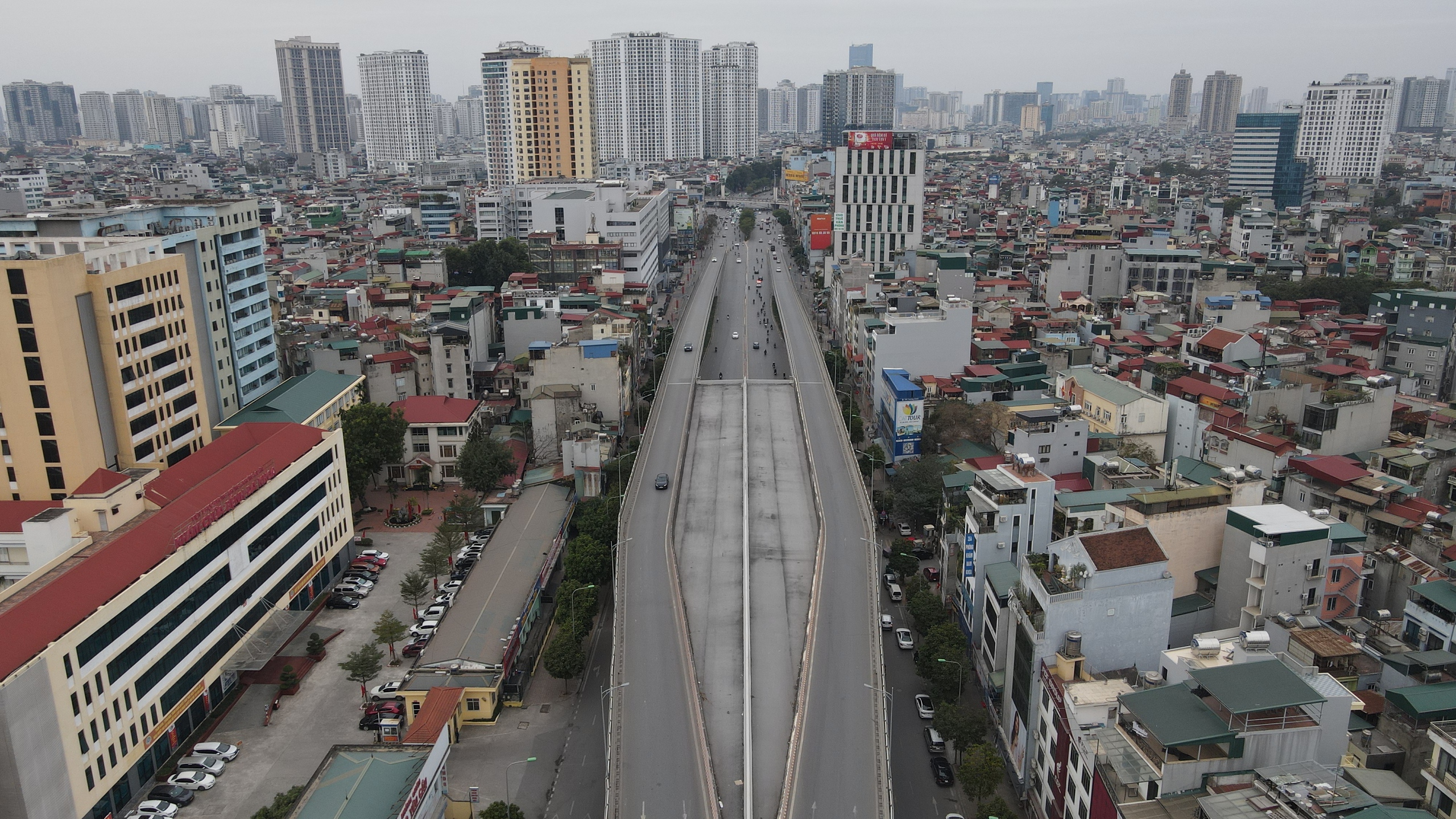 Những hình ảnh giao thông Hà Nội 'rất khác' sáng mùng 1 Tết- Ảnh 2.