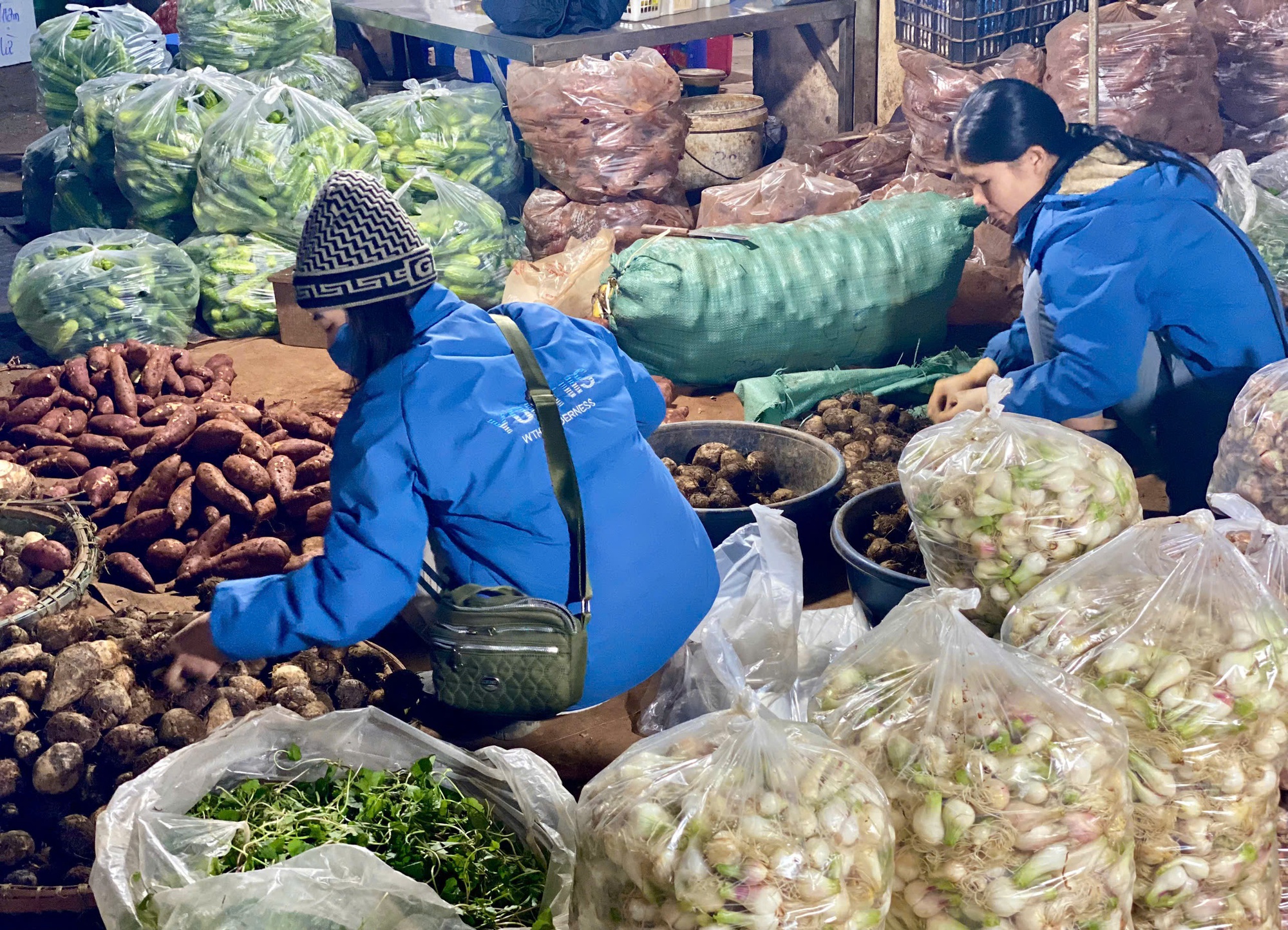 Chợ đầu mối nông sản đa dạng các mặt hàng phục vụ người dân ngày đầu năm mới 2025- Ảnh 4.