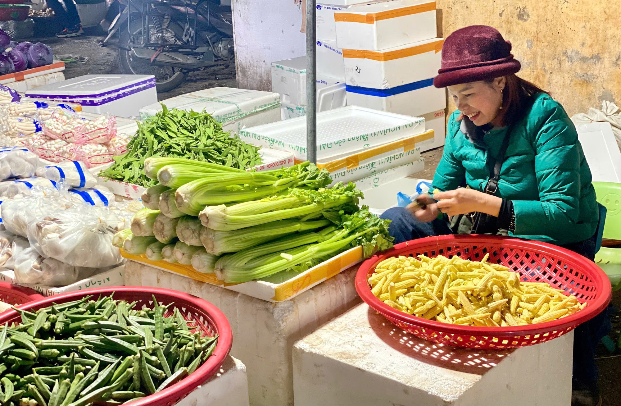 Chợ đầu mối nông sản đa dạng các mặt hàng phục vụ người dân ngày đầu năm mới 2025- Ảnh 14.