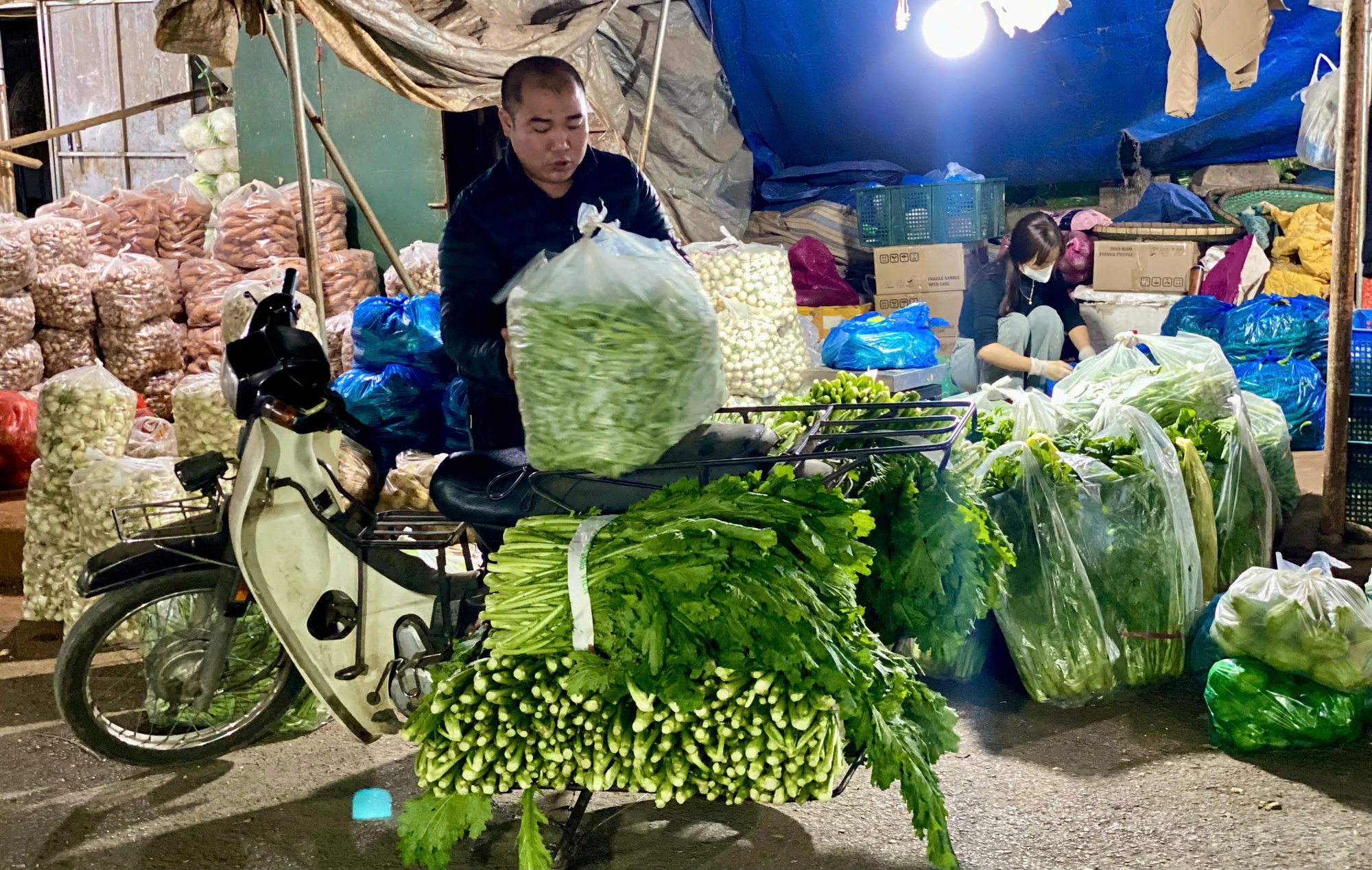 Chợ đầu mối nông sản đa dạng các mặt hàng phục vụ người dân ngày đầu năm mới 2025- Ảnh 13.