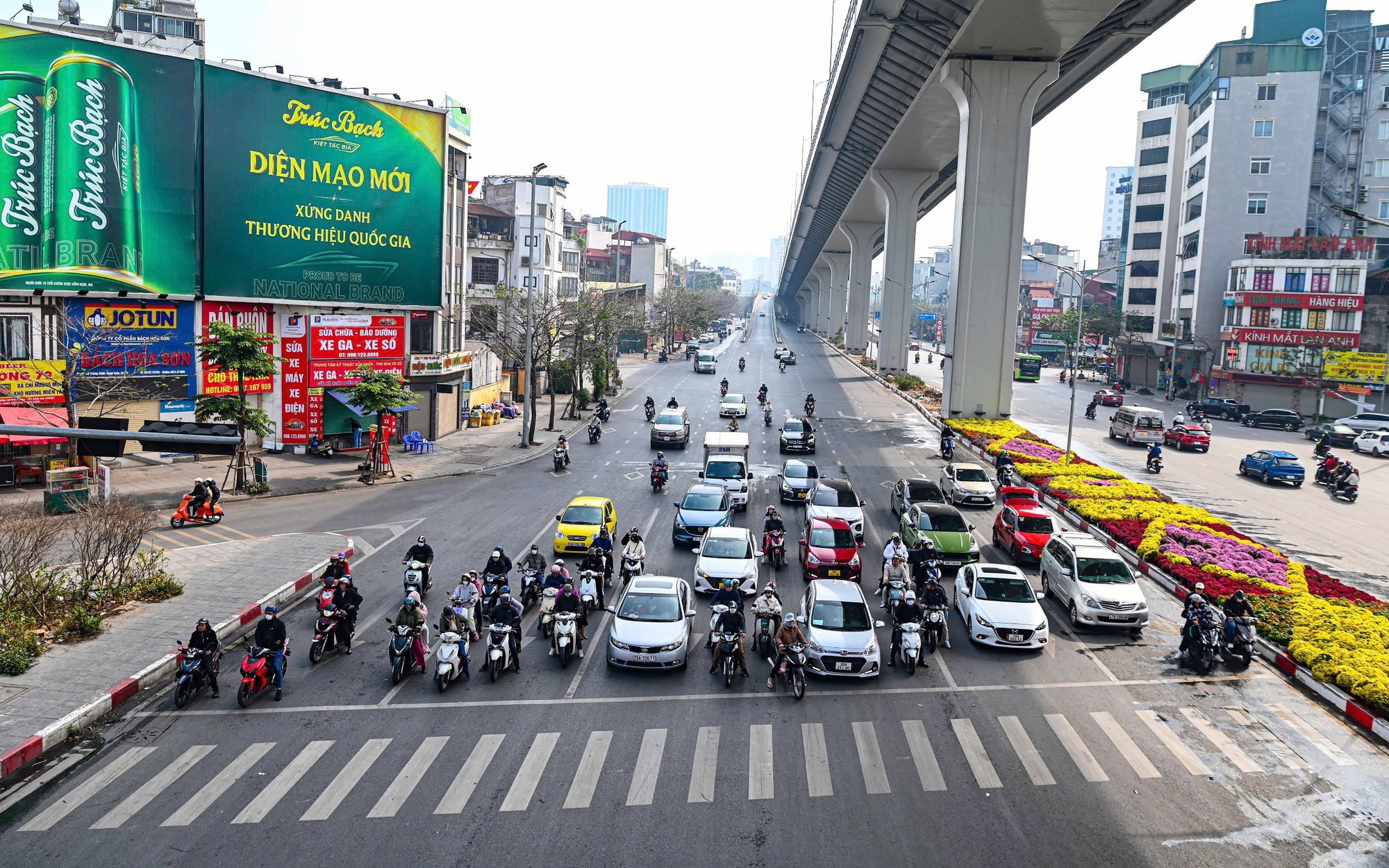 Người Hà Nội tự giác chấp hành giao thông khi du Xuân đón Tết