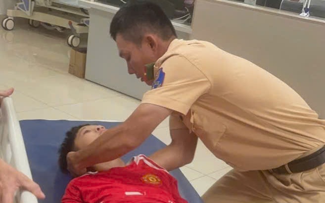 CSGT Hà Nội 'hóa trang' đón lõng xe quá tải trong đêm- Ảnh 8.