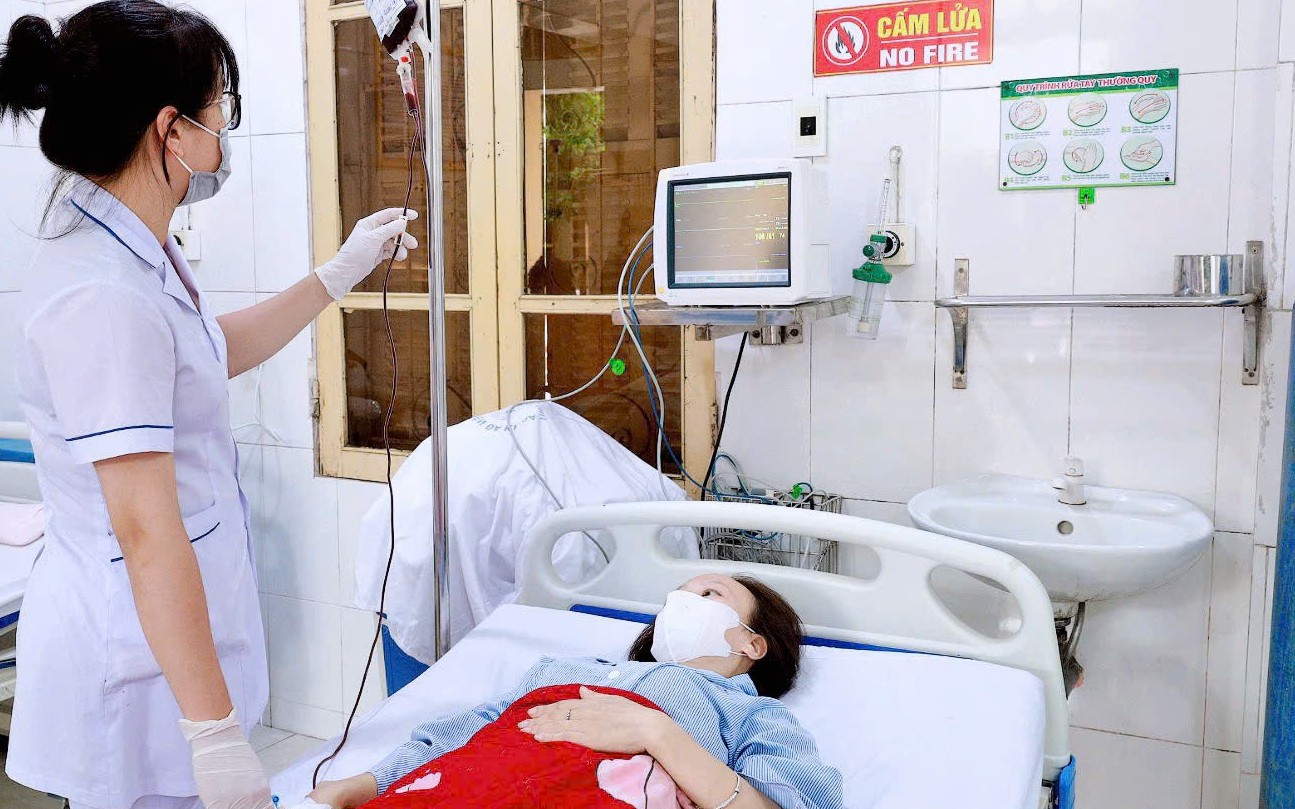3 cán bộ y tế hiến máu giúp bệnh nhân qua cơn nguy kịch 