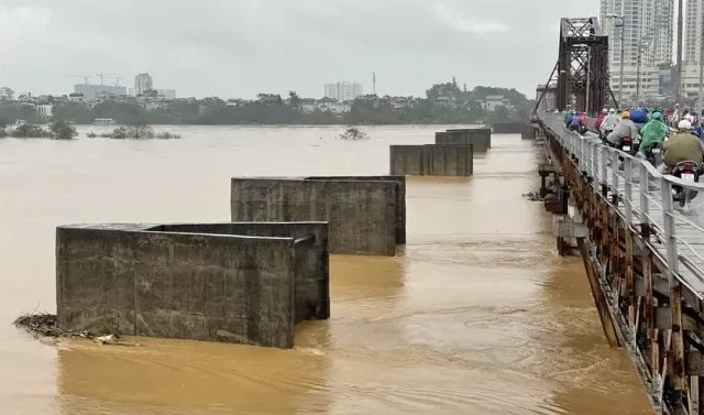 Cảnh báo lũ khẩn cấp trên các sông ở Hà Nội- Ảnh 2.